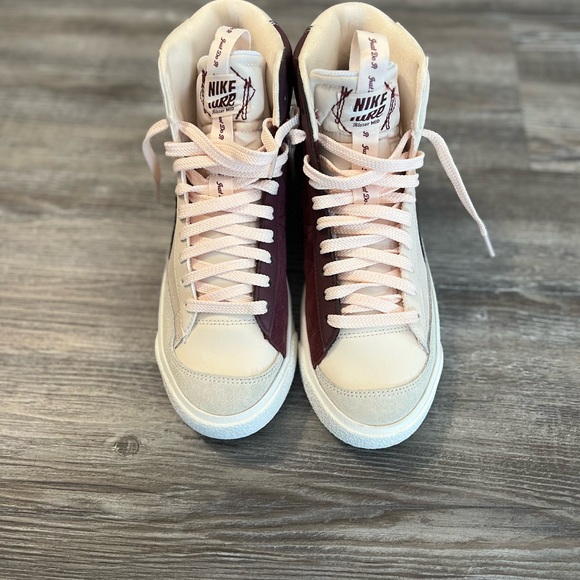 Women’s Nike Blazer High PRM - Picture 2 of 7